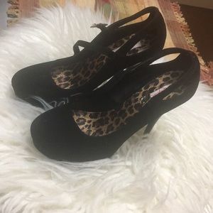 Velvet black heels